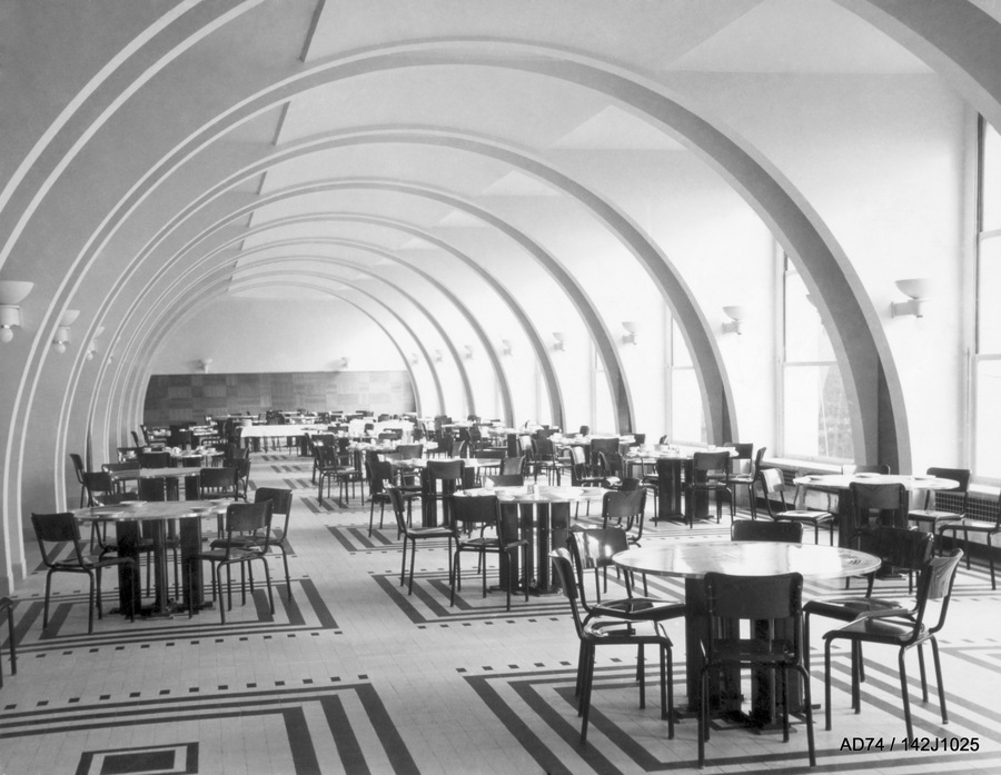 Salle à manger, années 1940, sanatorium Martel de Janville, en collaboration avec P. Abraham architecte – Passy (74)